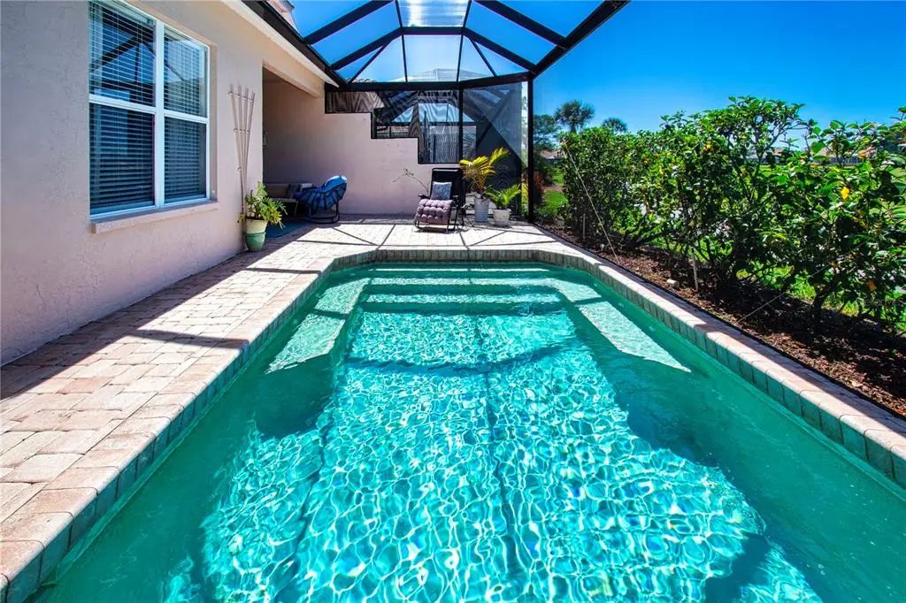 9448 Forest Hills Circle, SARASOTA