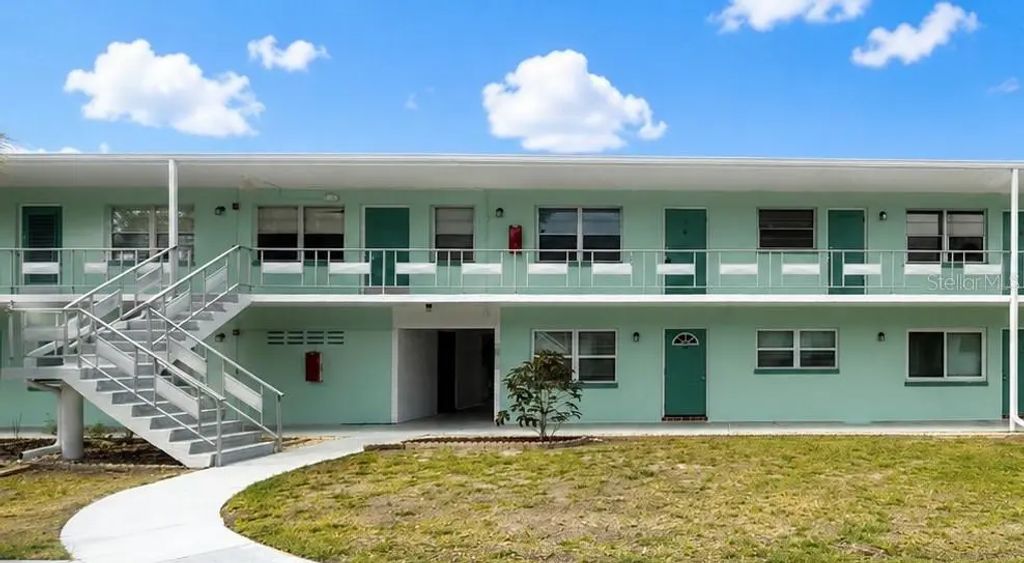 5850 21st Street N 15, ST. PETERSBURG