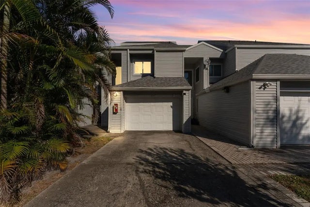 9727 Tiffany Oaks Lane, TAMPA