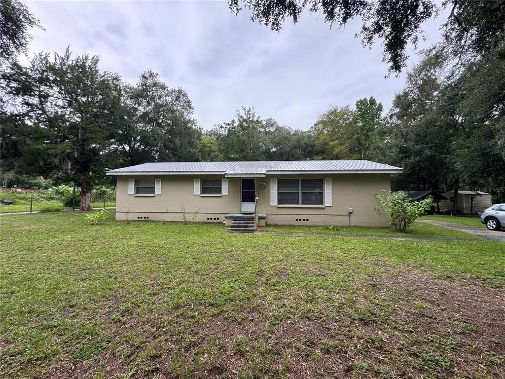 602 N Division Street, MICANOPY