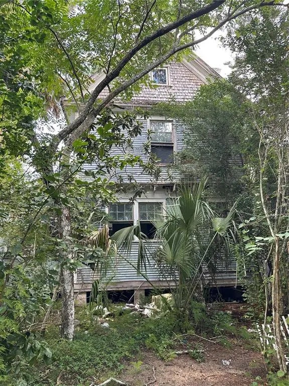 401 Old School House Road E, DAVENPORT