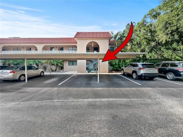 1753 Belleair Forest Drive E4, BELLEAIR