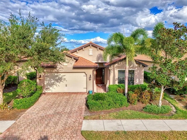 1050 Bluffwood Drive, NOKOMIS
