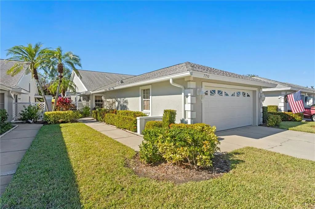 7710 Palm Aire Lane, SARASOTA