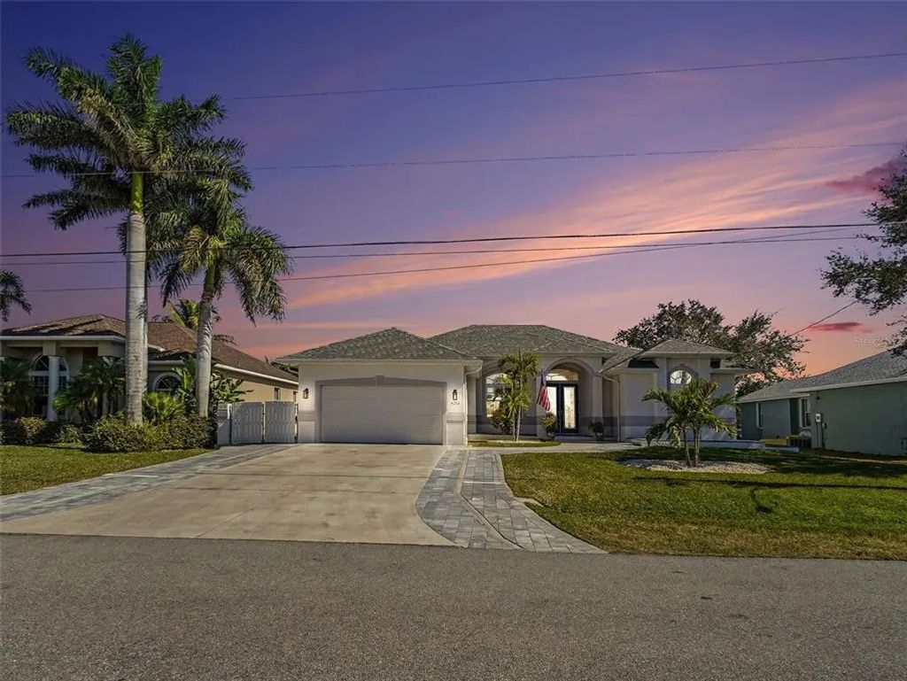 4256 Beach View Court, PORT CHARLOTTE