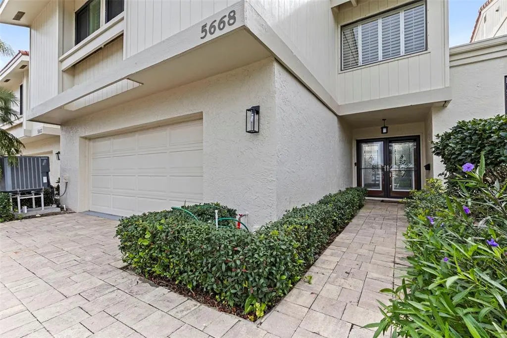 5668 Escondida Boulevard S, ST PETERSBURG