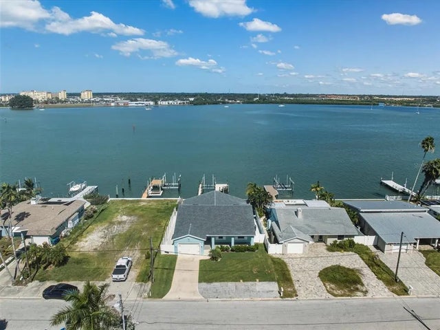 828 Bay Point Drive, MADEIRA BEACH