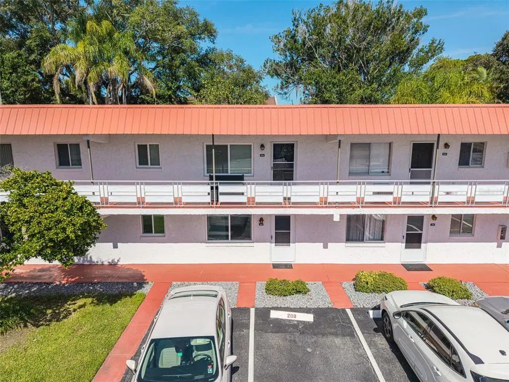 1100 Martinique Drive 106, WINTER HAVEN