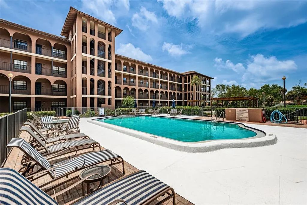 6100 Gulfport Boulevard S 405, GULFPORT