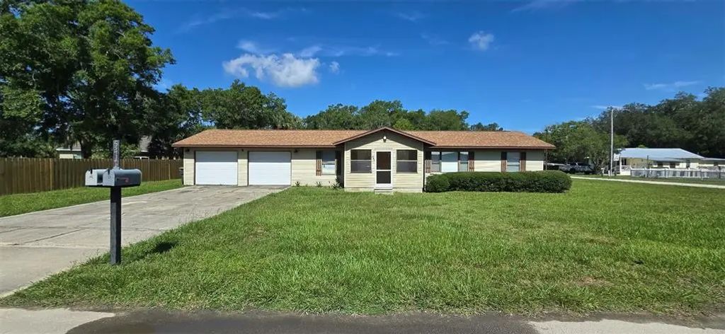 541 Sunset Avenue, UMATILLA