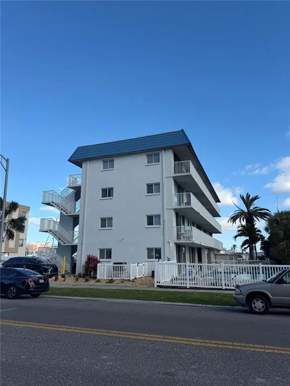800 Bayway Boulevard 16, CLEARWATER BEACH