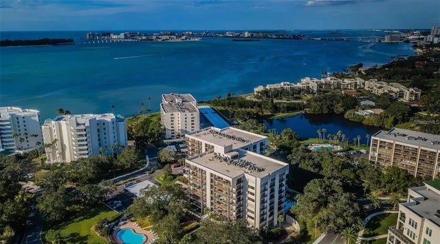 150 Belleview Boulevard 403, BELLEAIR
