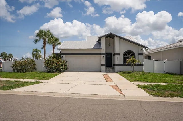 917 Shagos Drive, APOLLO BEACH