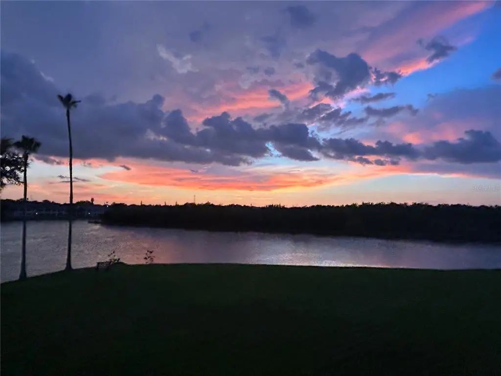 6425 Shoreline Drive 10103, ST. PETERSBURG