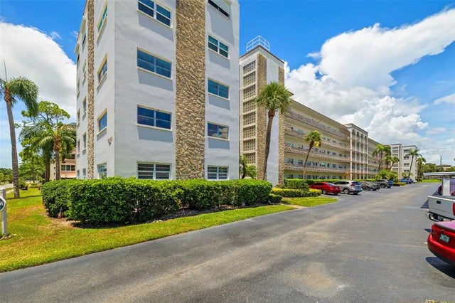 5603 80th Street N 202, ST PETERSBURG