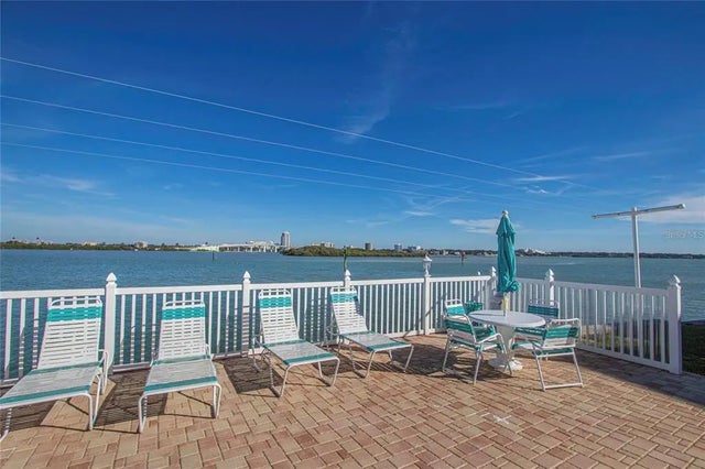 895 S Gulfview Boulevard 303, CLEARWATER