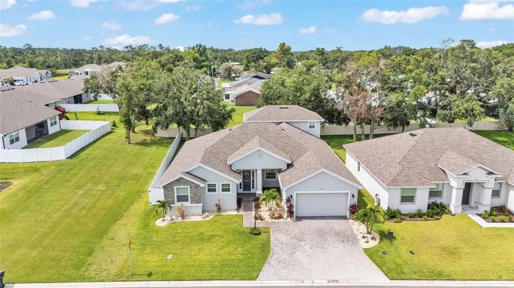 1095 Woodland Oaks Drive, LAKELAND