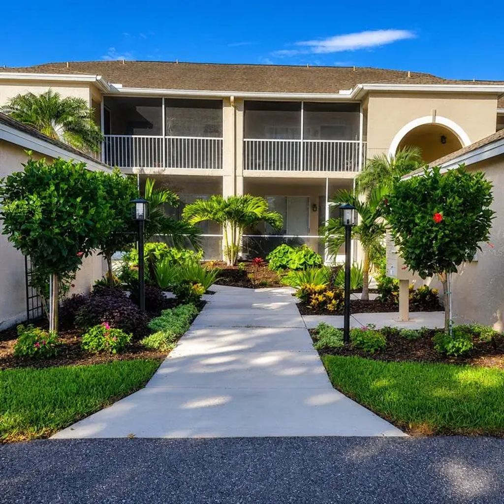 9560 High Gate Drive 1626, SARASOTA