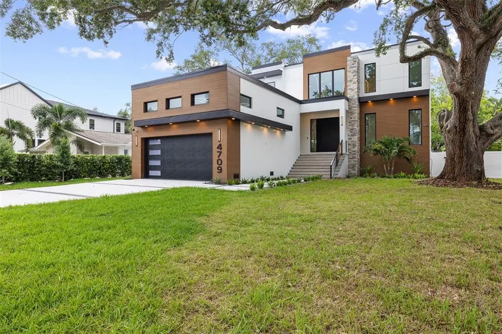 4709 W Estrella Street, TAMPA