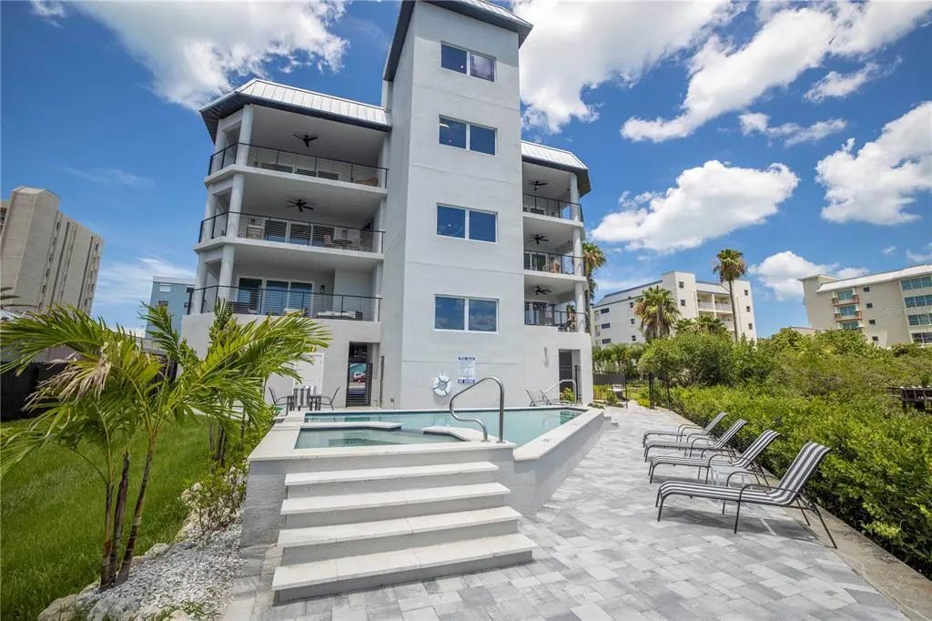 19505 Gulf Boulevard 304, INDIAN SHORES