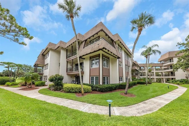 3035 Countryside Boulevard 16b, CLEARWATER