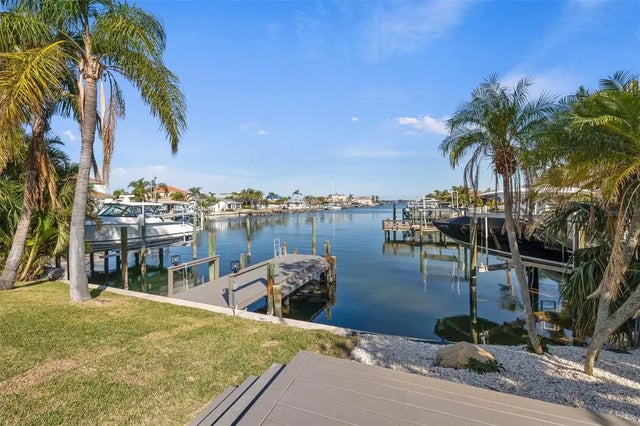 475 Island Way, CLEARWATER BEACH