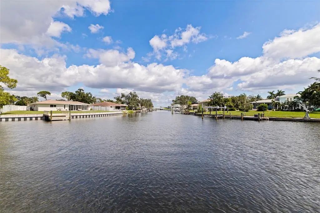 1894 Tanglewood Drive Ne, ST. PETERSBURG