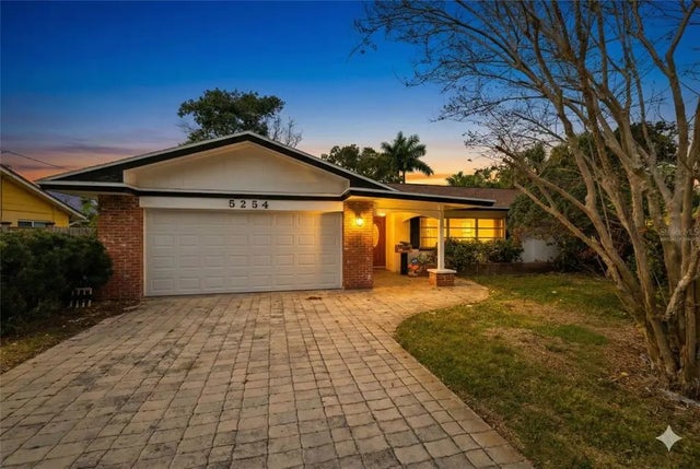 5254 Venetian Boulevard Ne, ST PETERSBURG