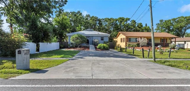 403 Saint Petersburg Drive W, OLDSMAR
