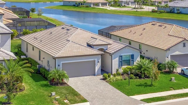 5317 Coral Reef Way, BRADENTON