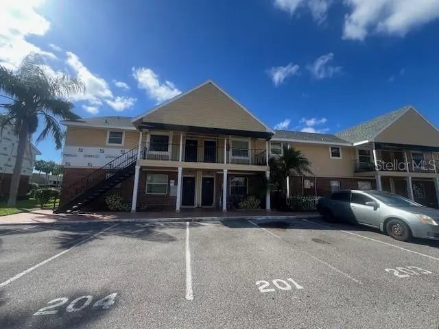 200 Country Club Drive 201, LARGO