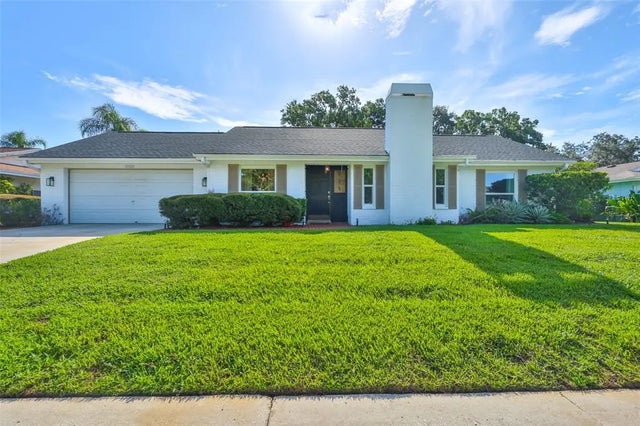 13562 Lake Magdalene Drive, TAMPA