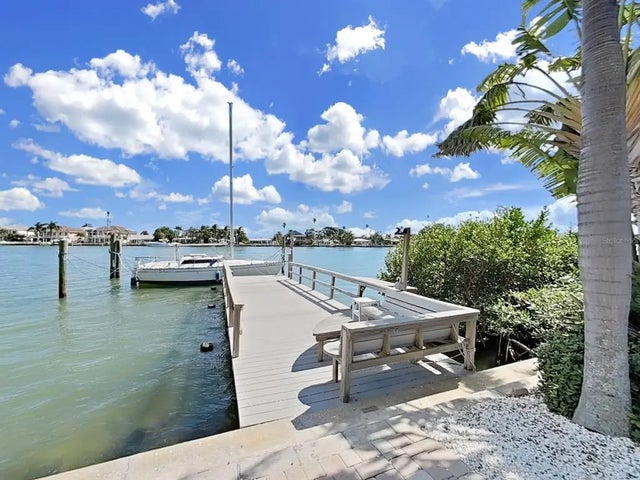 339 Bath Club Boulevard S, NORTH REDINGTON BEACH