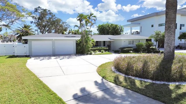 339 Bath Club Boulevard S, NORTH REDINGTON BEACH