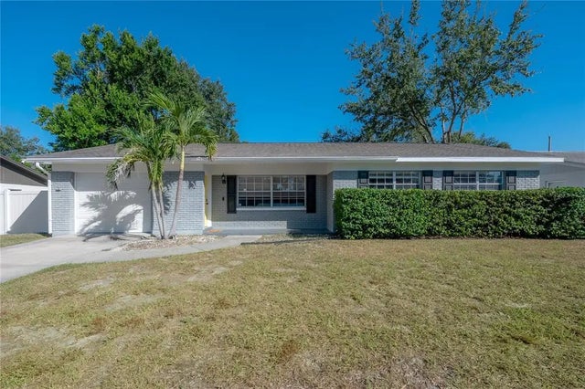 2523 Lake Ellen Circle, TAMPA