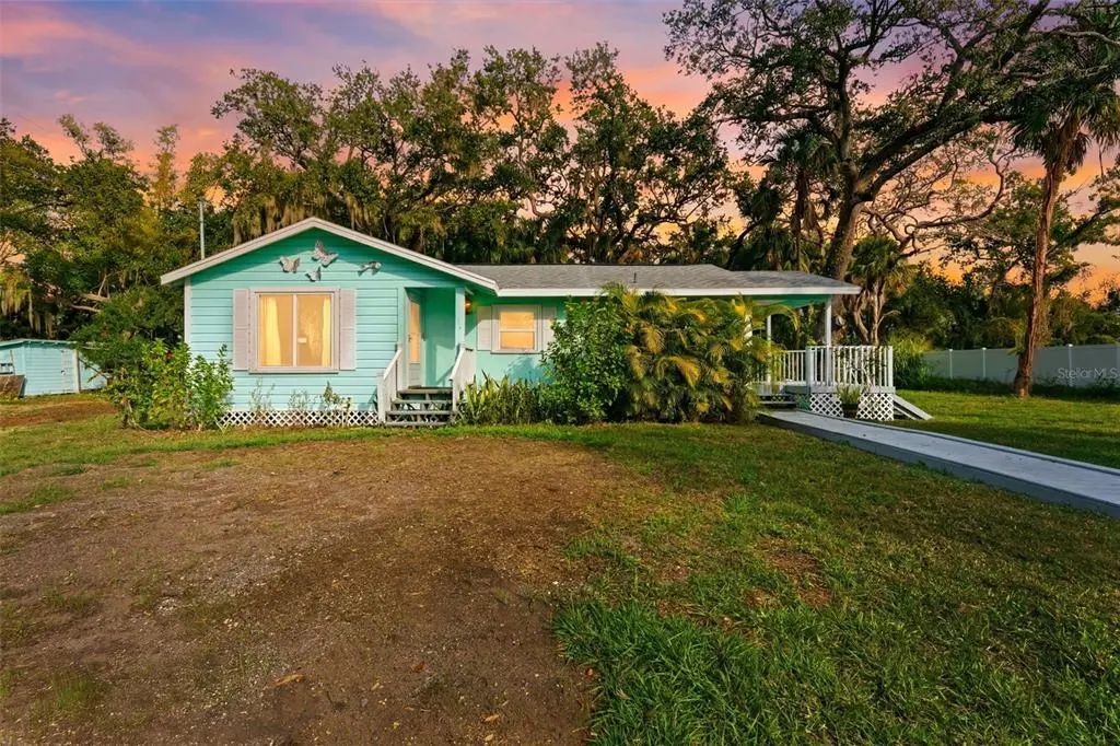 8010 Riverview Drive, RIVERVIEW