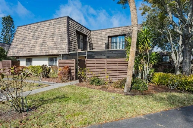 15338 E Pond Woods Drive 15338, TAMPA