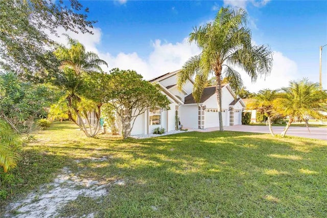 211 Shady Oak Loop, DAVENPORT