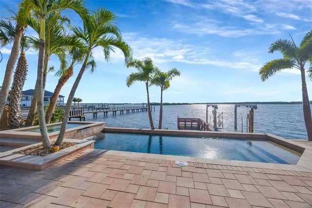 8400 35th Avenue N, ST PETERSBURG