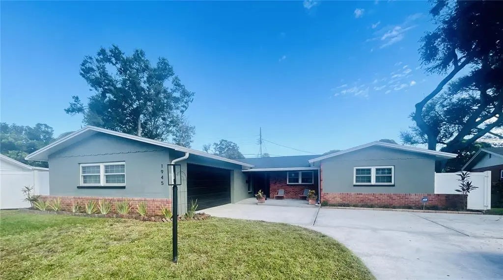 1945 68th Avenue S, ST PETERSBURG