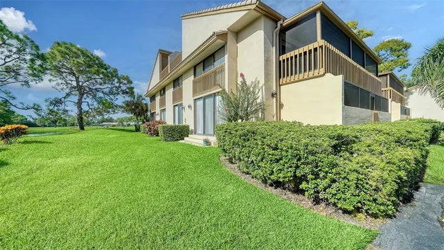3017 Willow Green 18, SARASOTA