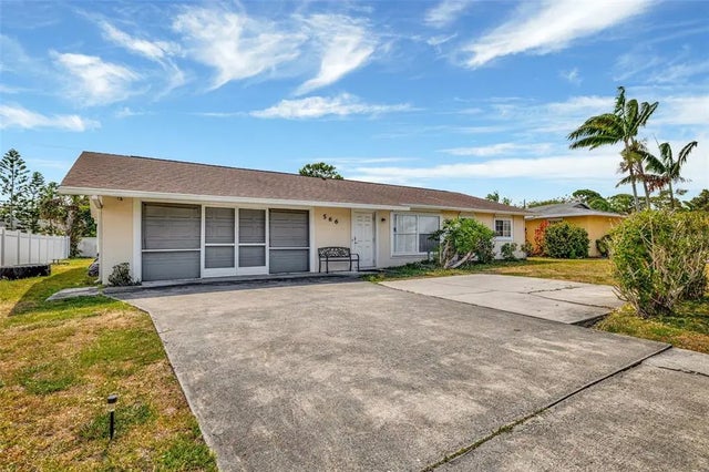 566 Se Floresta Drive, PORT ST LUCIE