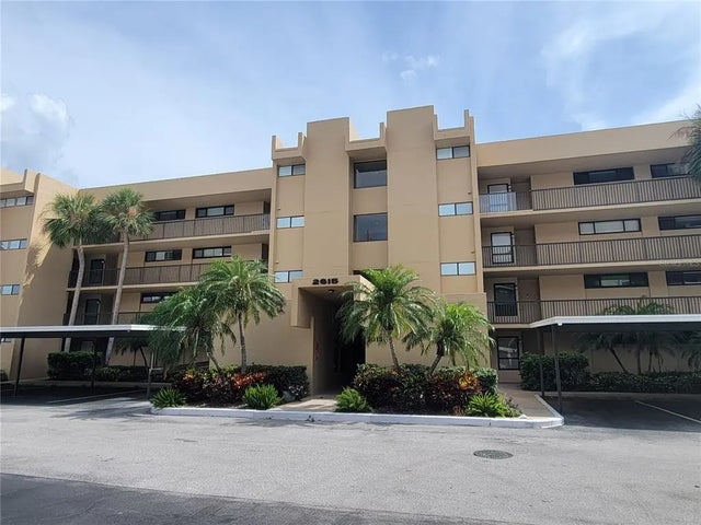 2615 Cove Cay Drive 401, CLEARWATER