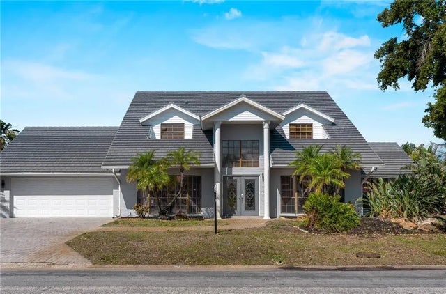 318 Oakwood Circle, ENGLEWOOD