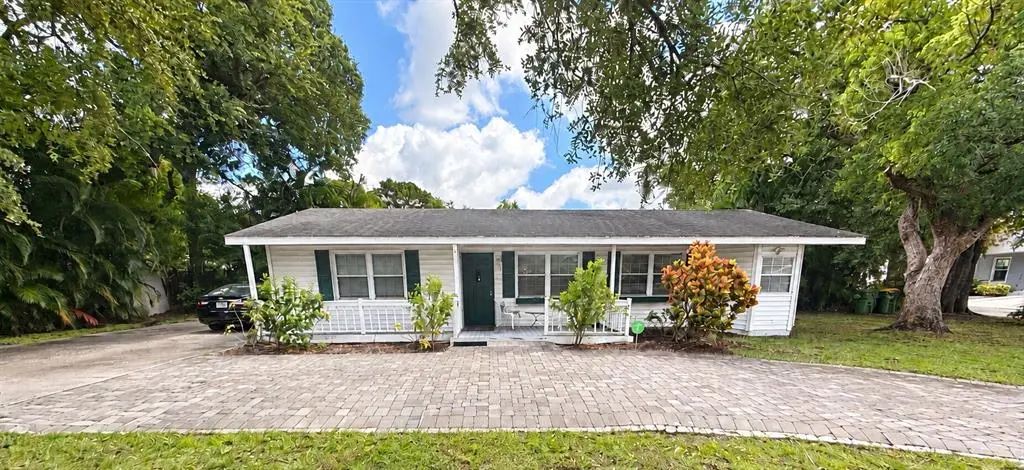 1323 S Shade Avenue, SARASOTA