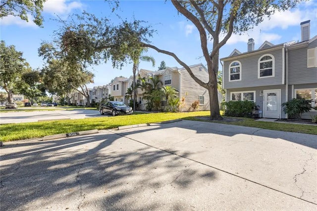 8511 J R Manor Drive, TAMPA