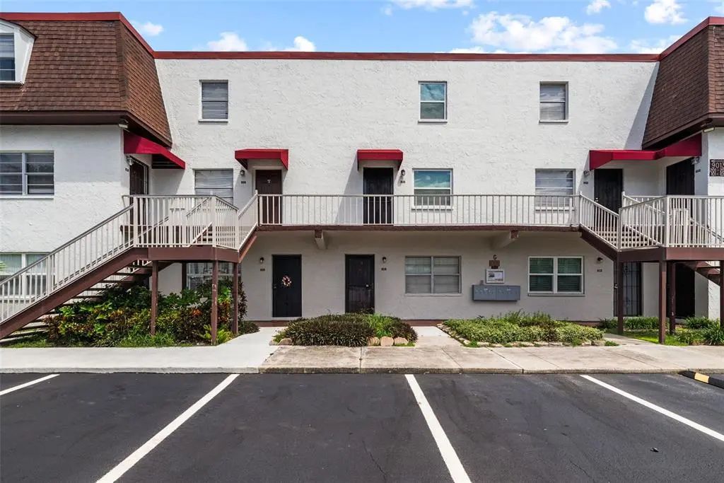 9013 Tudor Drive 103, TAMPA