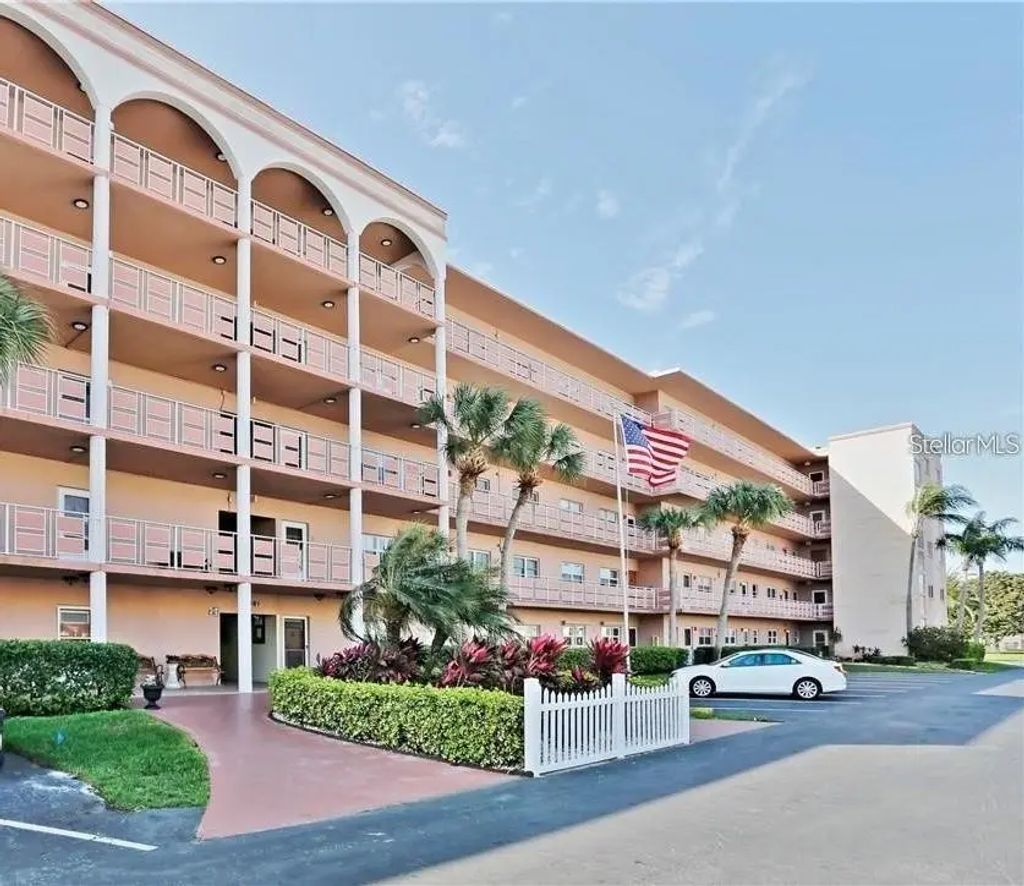 5521 80th Street N 302, ST PETERSBURG