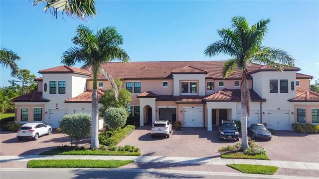 10059 Crooked Creek Drive 102, VENICE