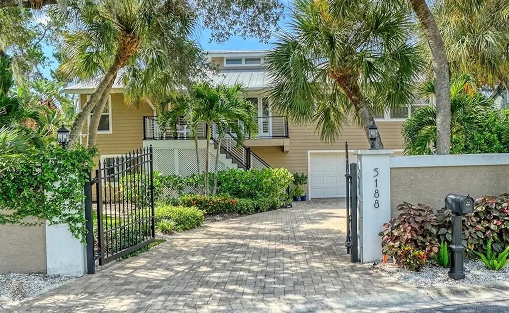 5188 Siesta Woods Drive, SARASOTA